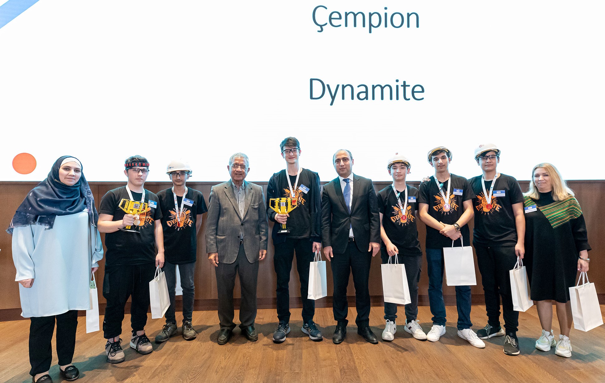 “First Lego League Azərbaycan” mühəndislik və robot texnologiyaları yarışı keçirilir